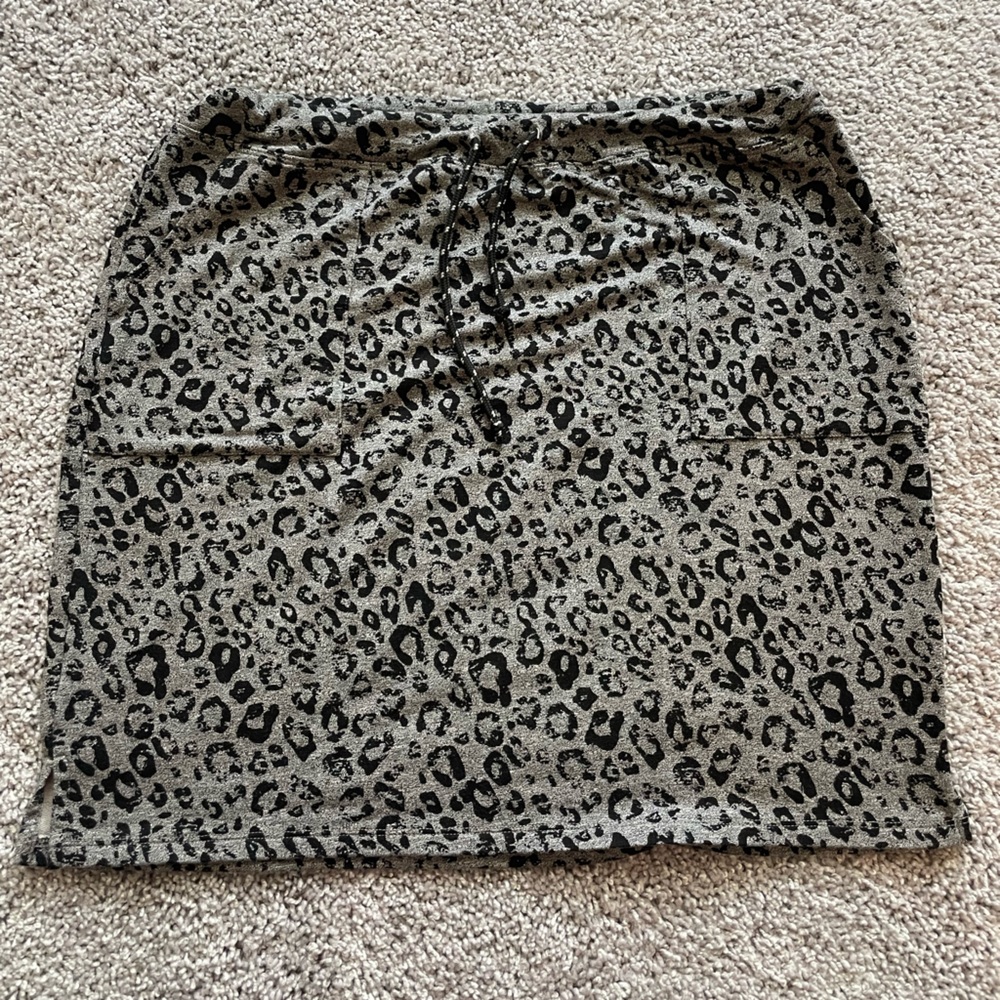 Sundry Slip-on Leopard Skirt - size 4 / XL